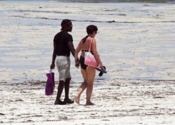 Beach Operators In Kenya With Tourists