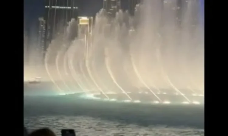 Burj khalifa's danving fountain