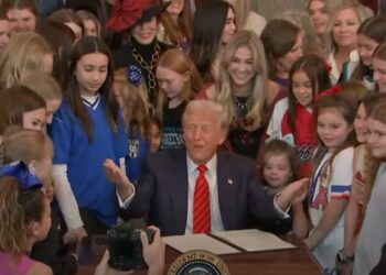 Trump signs women in sports 1200x630