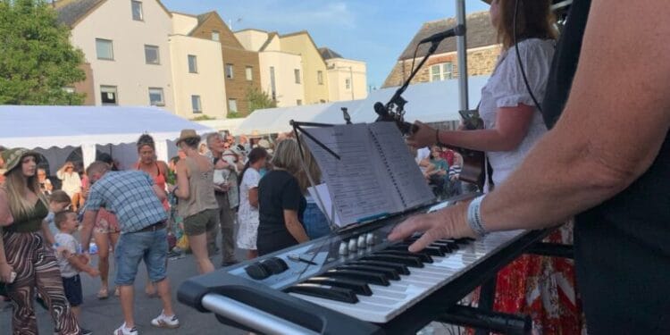 Hear folk music in cornwall