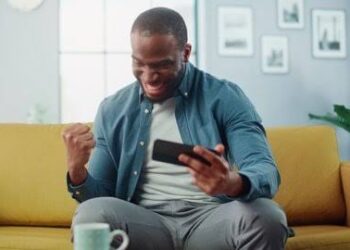 Man betting using phone and won