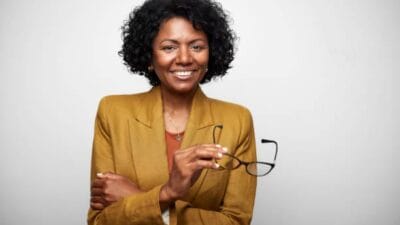 Businesswoman-winning-big-tender