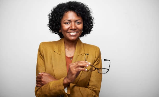 Businesswoman-winning-big-tender