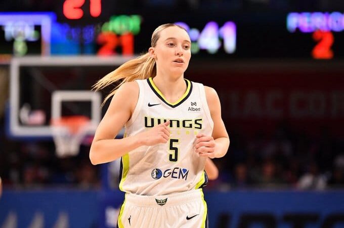 Paige bueckers goes for 35 points on 13 19