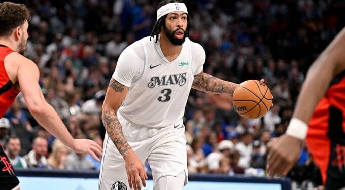 Anthony davis “underwent a procedure to repair a detached retina