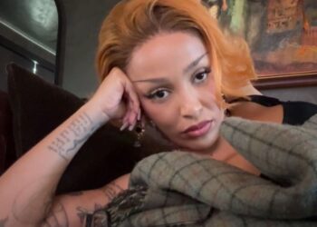 Doja cat stuns on instagram live.