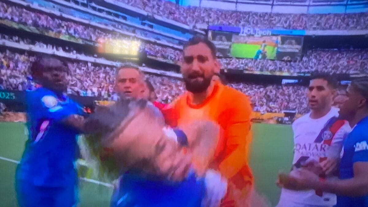 Luis enrique slaps joao pedro!