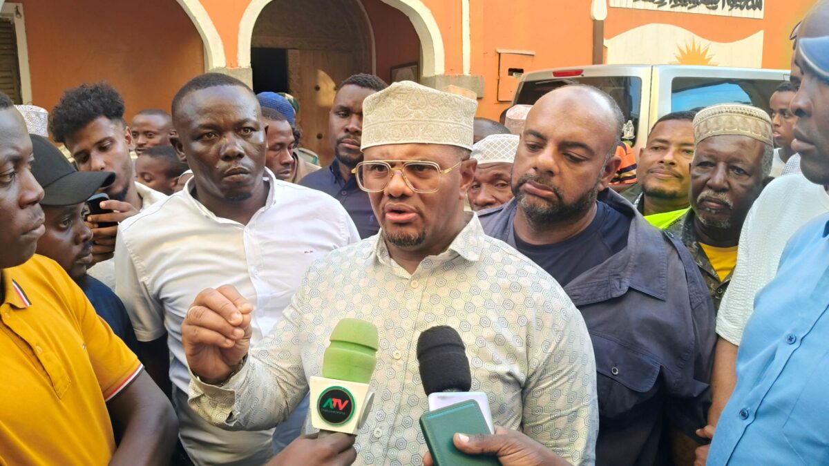 Uda secretary general hassan omar at seif halwa kikowani cemetery