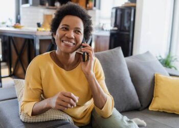 Woman on phone conversation photo