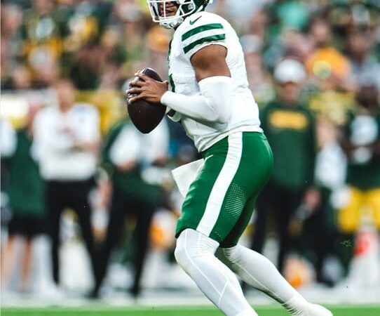 Aaron glenn on justin fields performance