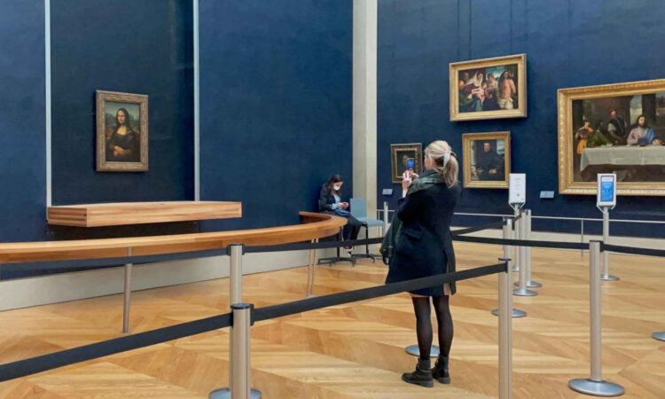 Paris louvre museum mona lisa first