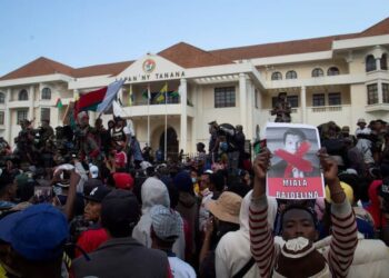 Madagascar crisis deepens as mutinous officers sei (1)