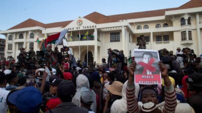 Madagascar crisis deepens as mutinous officers sei (1)