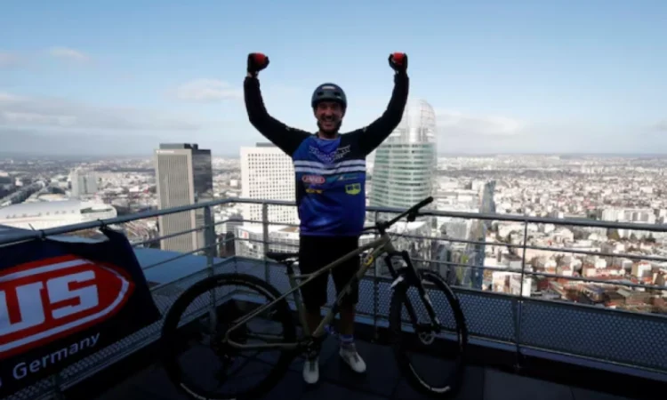 Social media star aurelien fontenoy breaks world record