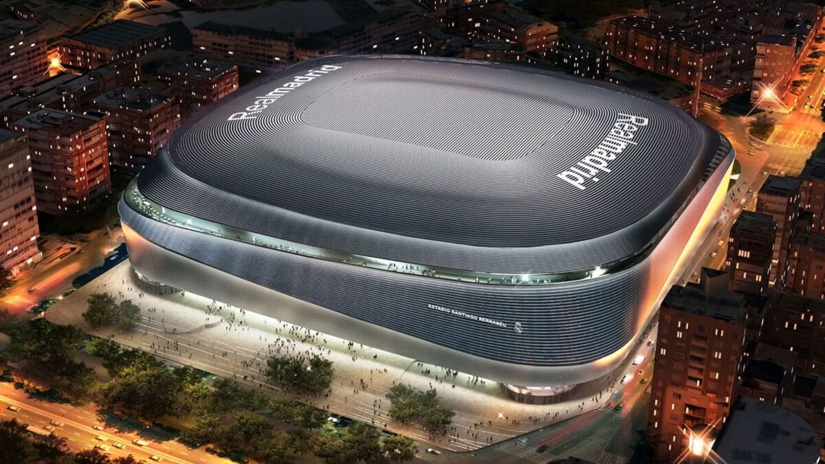 Santiago bernabeu at night hero
