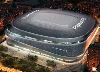 Santiago bernabeu at night hero