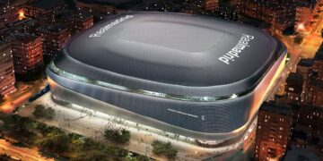 Santiago bernabeu at night hero