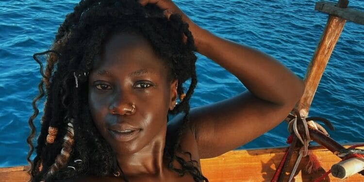 Liebe Kiki husband pays her