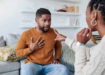 Man and woman photo arguing (1)