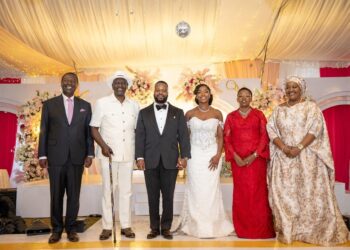 Mudavadi ruto at wedding photo