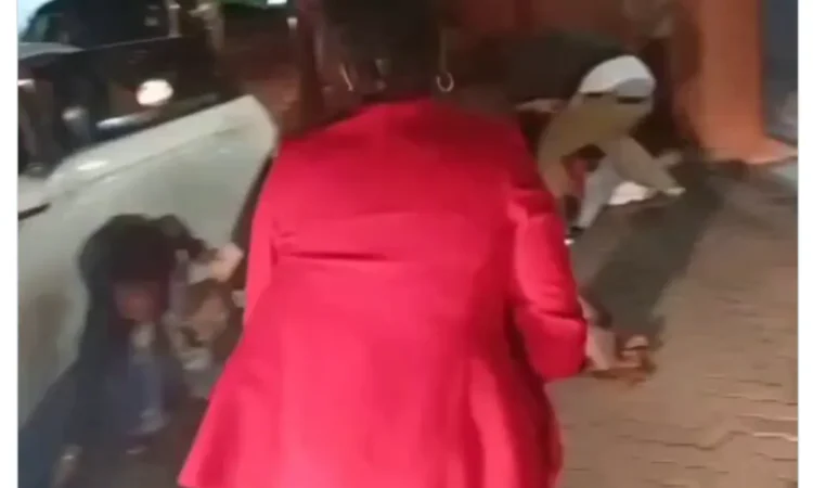 Women slayqueens fight uber driver over nonpayment