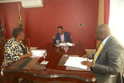 Machakos Governor Alfred Mutua with his county executive discussing on locusts menace. PHOTO | BMS Machakos Governor Alfred Mutua with his county executive discussing on locusts menace. PHOTO | BMS