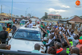 Akothee convoy in Kisumu and that what Akothee did. (PHOTO: GEORGE CHARO) What Akothee did in Kisumu.
