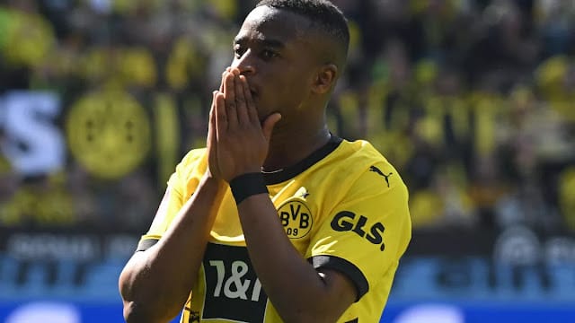 Bayern defend Bundesliga title after dramatic last matches, Borussia loses unique chance