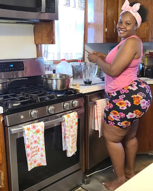 [PHOTOS] Bernice, the woman housing Samidoh in the US, left Karen Nyamu confused