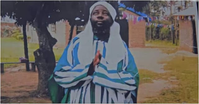 [VIDEO] New Bungoma Jesus, “Mwalimu Yesu”! Bungoma residents bow to worship him – Anaponya