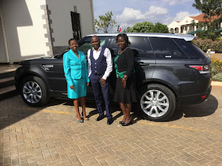 Kipkorir posed a photo with Deputy presidents' wife Racheal. PHOTO by PSCU A lawyer Kipkorir posing a phot with Racheal Ruto at deputy President home.