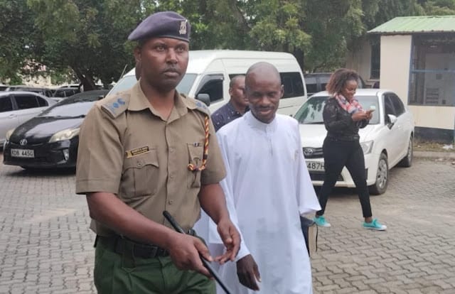 Pastor Ezekiel’s praise and worship hold prayers outside Shanzu Court