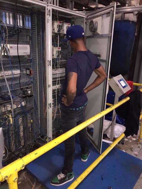Facebook technician trying to recover lost hours of downtime Facebook technician trying to recover lost hours of downtime