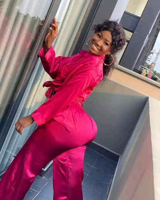 African big booty model Abena Cilla photos