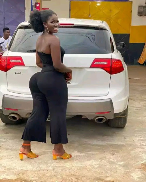 African big booty model Abena Cilla photos