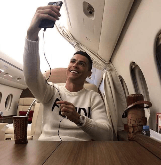 Cristiano Ronaldo sends a statement to former Prime Minister Raila Odinga Cristiano Ronaldo sends a statement to former Prime Minister Raila Odinga