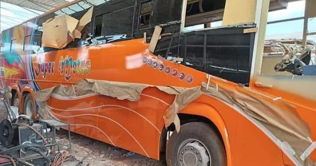 Luxurious Super Metro Bus with most routes, people cannot resist