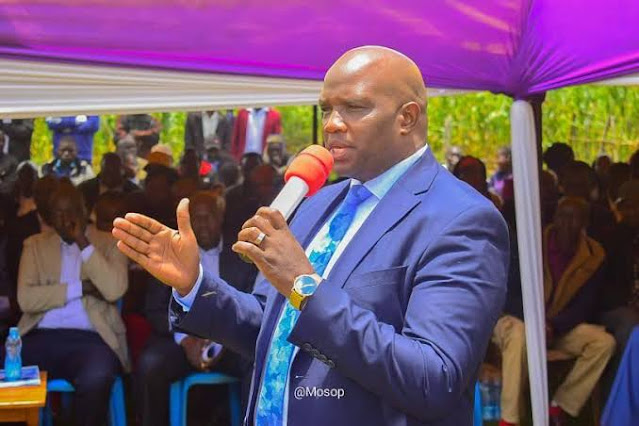Anakula mali safi… Mosop MP Abraham Kirwa exposed cuddling women causing a stir online