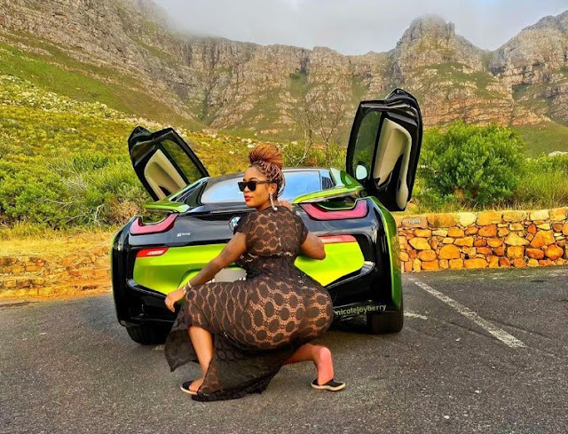Socialite and Actress Nicole Joyce Berry  photo