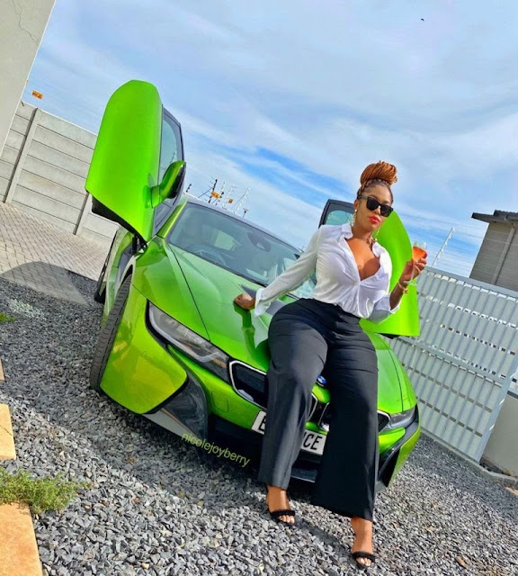 Socialite and Actress Nicole Joyce Berry  photo