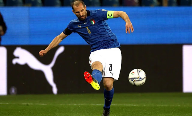 Italy VS Spain match at KTN home Euro 2020 photo