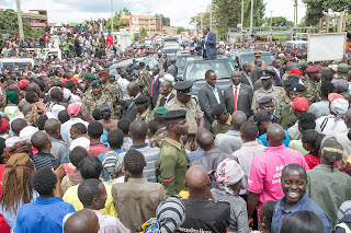 President Kenyatta pledged the coffee farmers to stay calm as billions of shillings will be given to them to boost coffee production. (PHOTO | PSCU) Addressing people at Kirinyaga county today 29th, November, 2016. (PHOTO : PSCU)