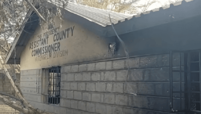 Police escape hungry protesters in Makueni after demonstrators overrun a police station