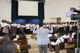 Walinyanduana huku wanaomba kanisani, Pastors’ wife cause drama in Church  -Nairobi
