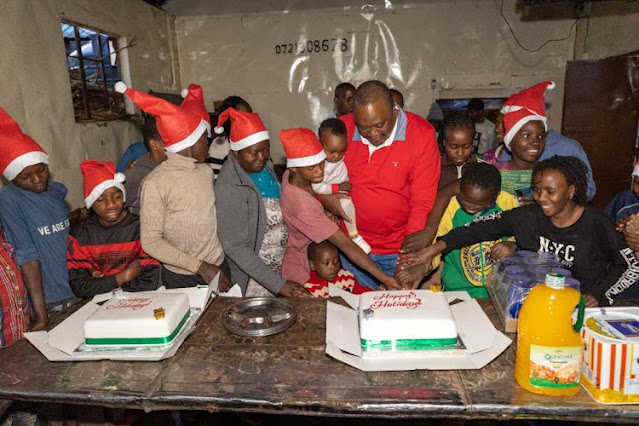 [PHOTOS] Former President Uhuru Kenyatta christmas gifts to kenyans