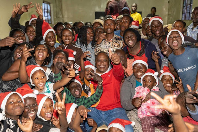 [PHOTOS] Former President Uhuru Kenyatta christmas gifts to kenyans