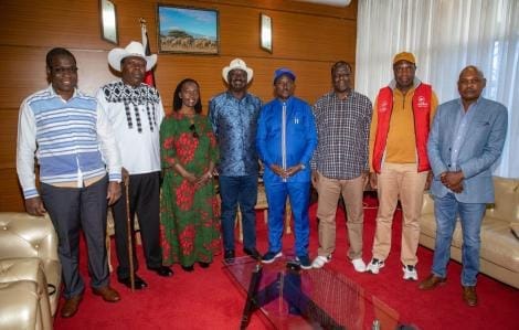 [PHOTOS] Azimio leader Raila Odinga unusual entrace from JKIA to Kamukunji grounds surprises UDA 