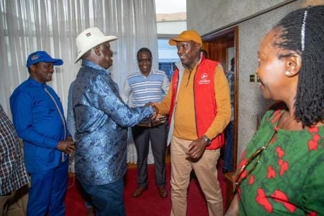 [PHOTOS] Azimio leader Raila Odinga unusual entrace from JKIA to Kamukunji grounds surprises UDA 