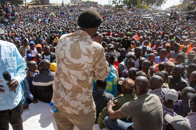 Raila Odinga introduces rebel youth movement for the defense of democracy in a military uniform