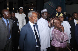 #RailaInNyeri. Hon Raila Odinga shocked Nyeri people on his surprise visit on late Governor Gachagua burial.